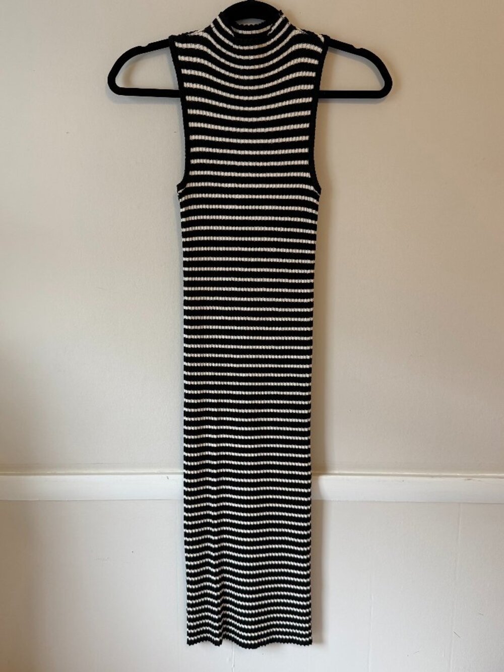 Forever 21 Women's Striped Sweater Dress Size Small Black White Midi Mock Neck